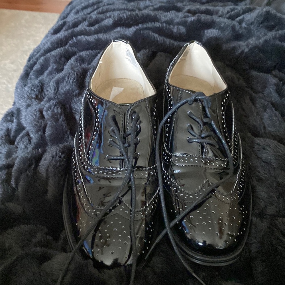 Wanted black lace up men shoes. Style name Babe.